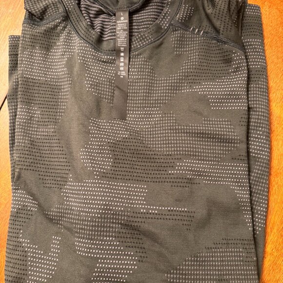 Lululemom Metal Vent Tech Long Sleeve in Geo Camo -Men's large - Picture 2 of 3